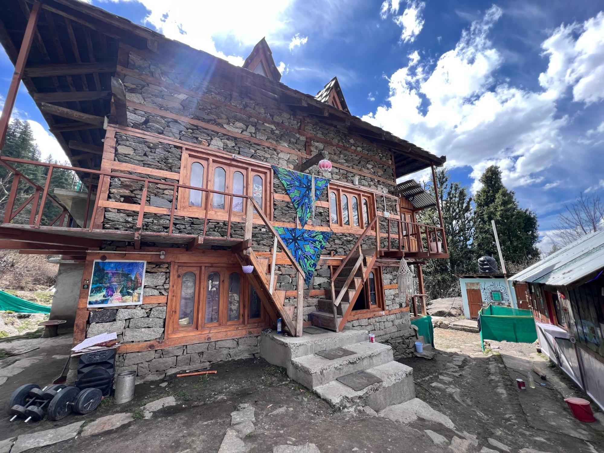 Old Brahma Homestay Kalgha Exterior foto